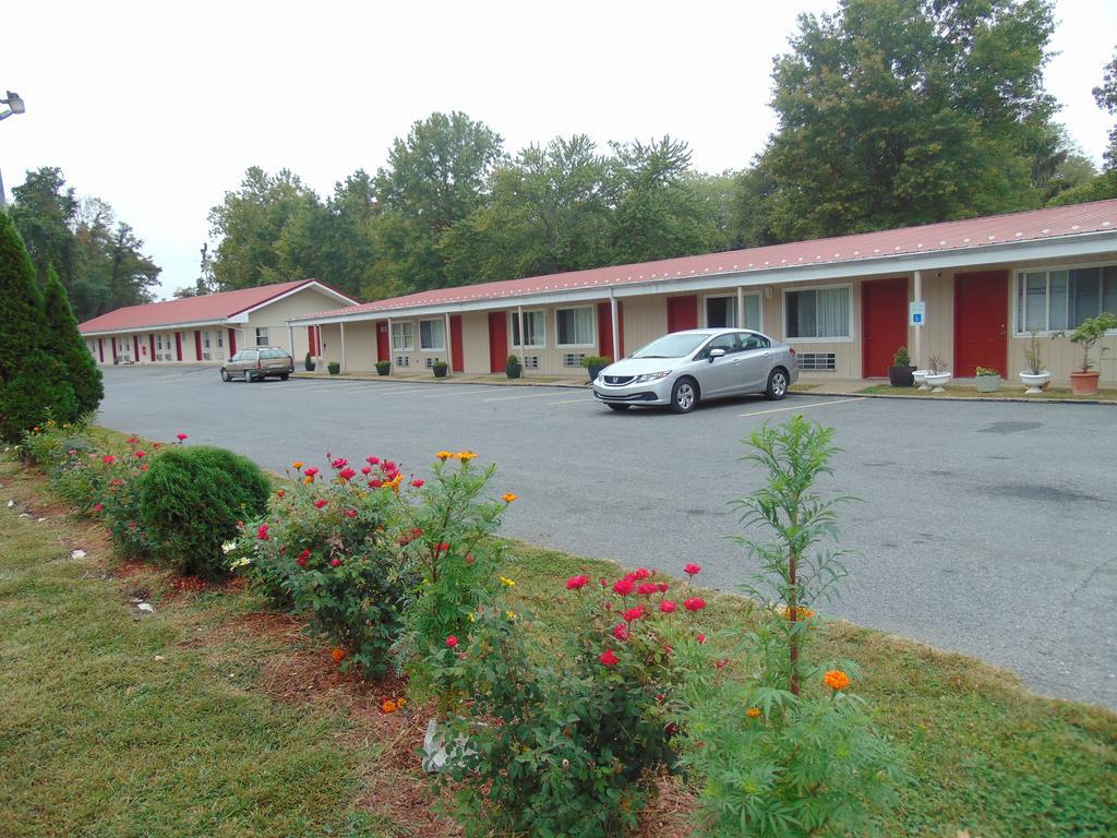 Red Carpet Inn Duncannon New Buffalo Exterior photo