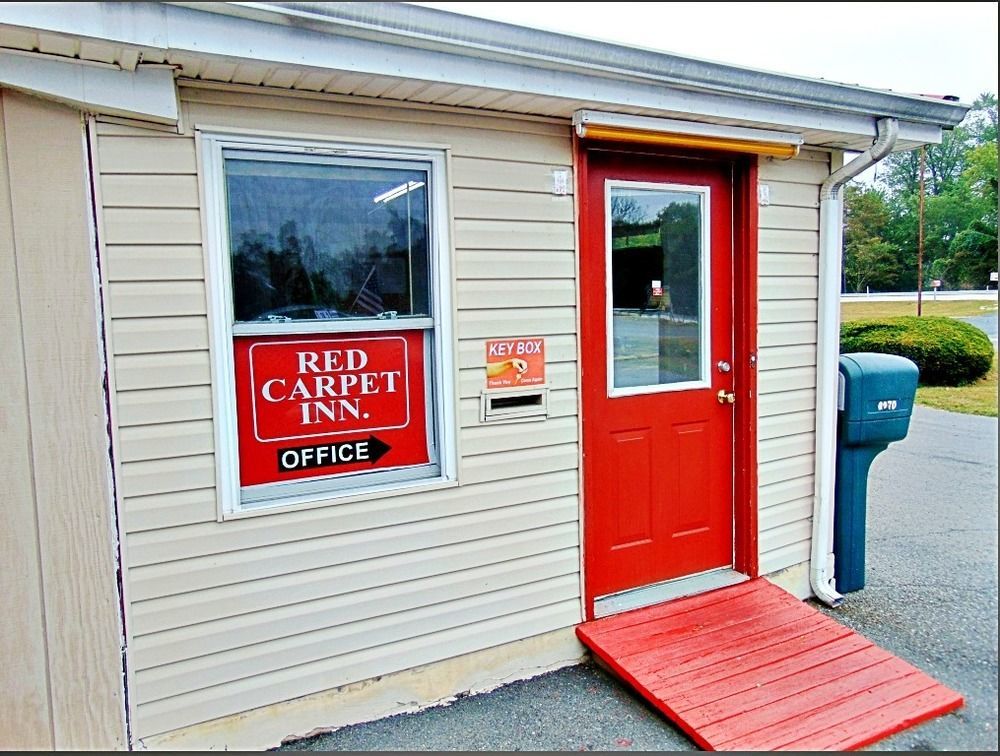 Red Carpet Inn Duncannon New Buffalo Exterior photo
