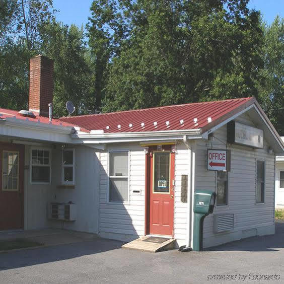 Red Carpet Inn Duncannon New Buffalo Exterior photo