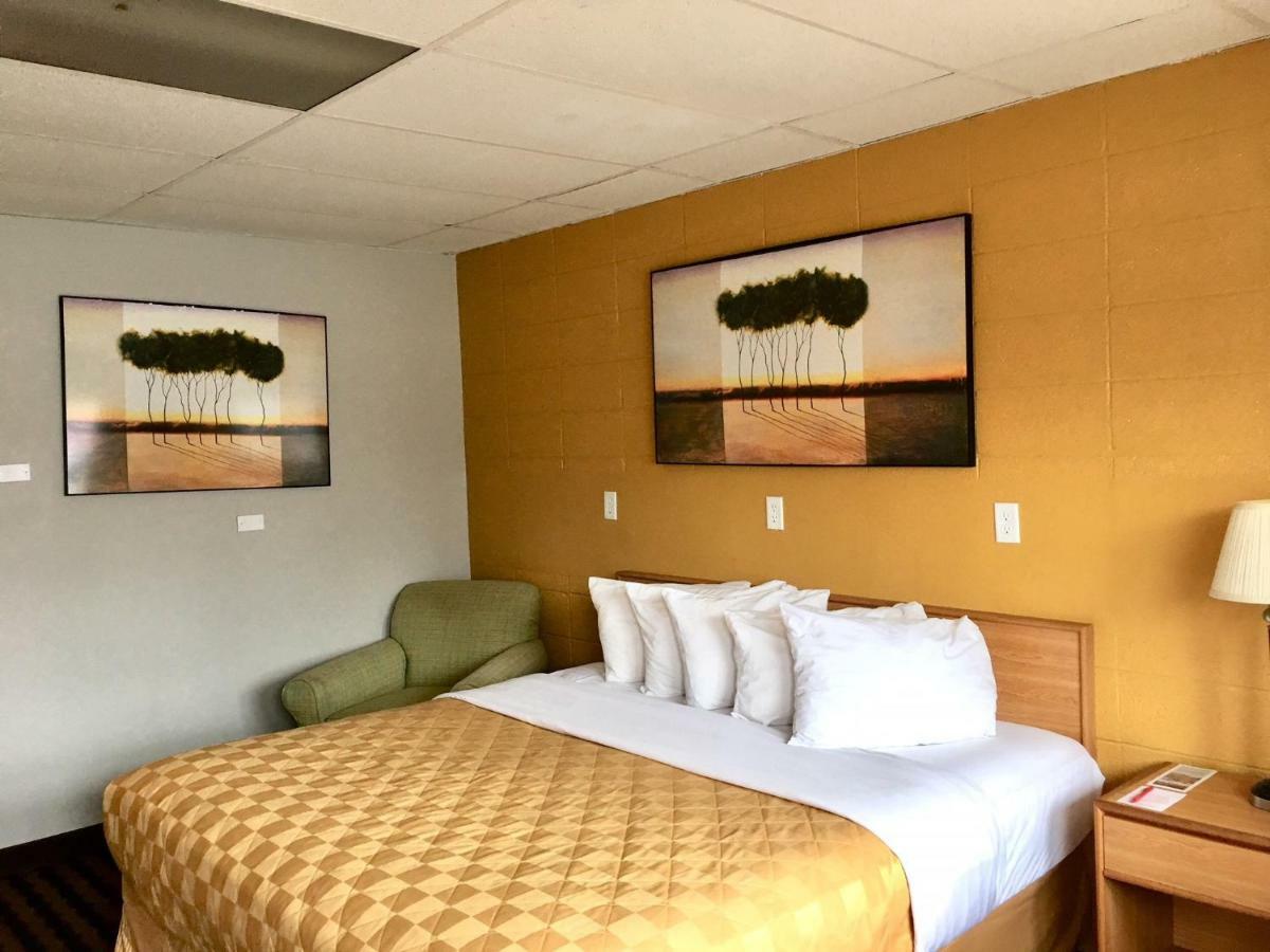 Red Carpet Inn Duncannon New Buffalo Exterior photo